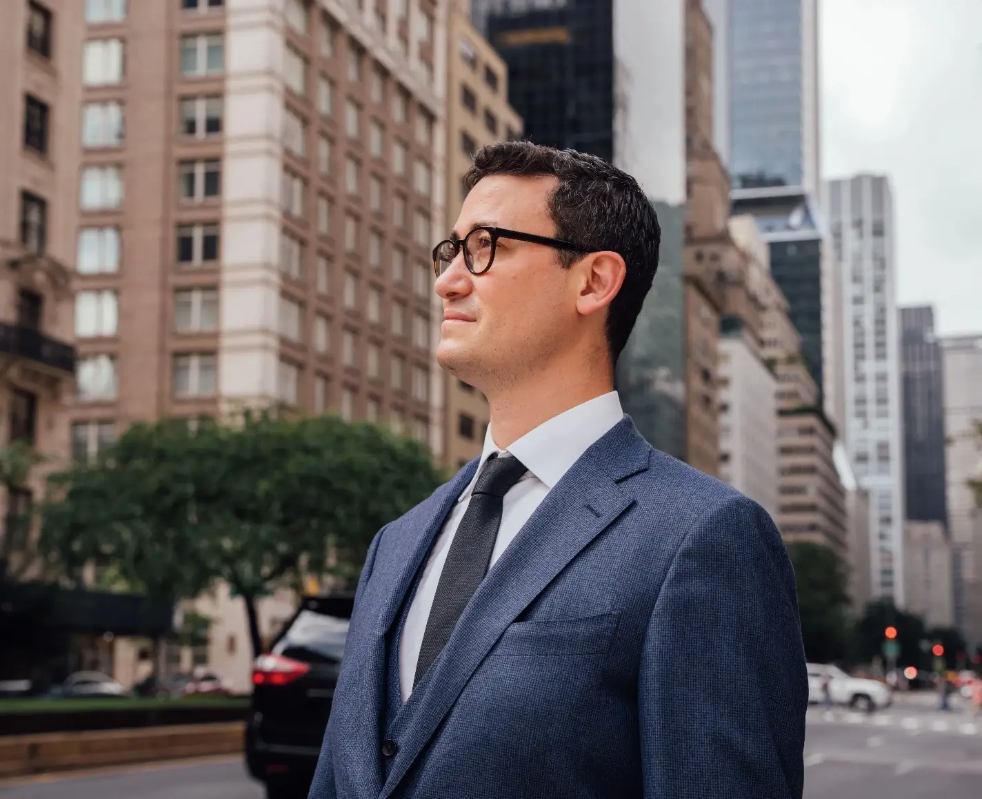 Portrait of Dr. Ben Paul outside in NYC